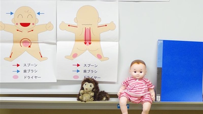 親子スキンタッチ健康法の説明の図（スプーン・歯ブラシ・ドライヤーの使い方）